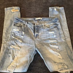 Day trip by buckle distressed jeans size 28R skinny